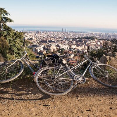 bicicletes-a-la-vora-dun-cami-a-la-m